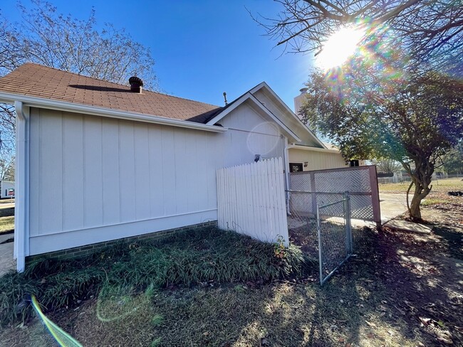 Building Photo - 5805 Dockridge Ct