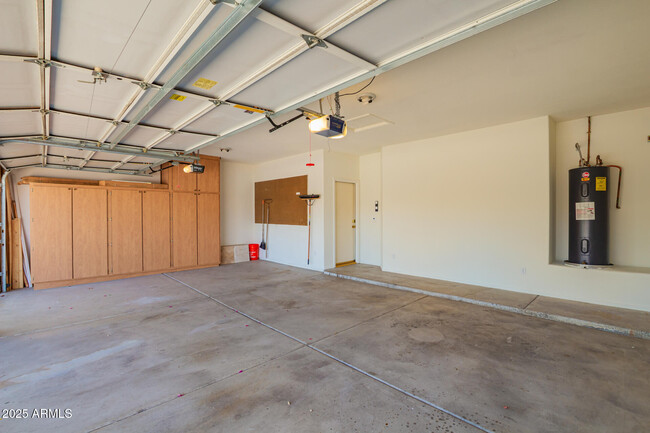 Building Photo - 5543 E Blanche Dr