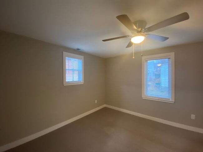 Building Photo - Beautifully remodeled 2 bed 1 bath unit in...