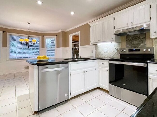 Building Photo - 811 Mitsy Ridge Dr