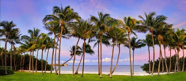 Building Photo - 910 SE Ocean Ave