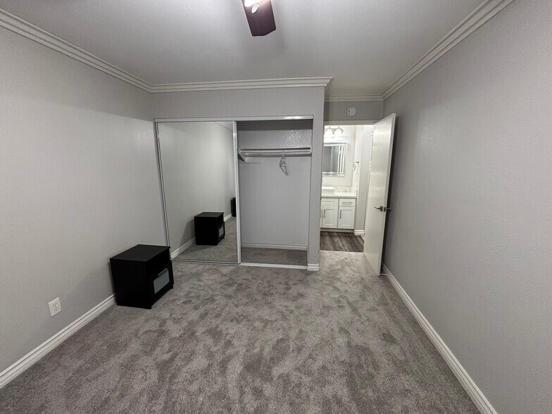 Building Photo - 7972 Mission Center Ct