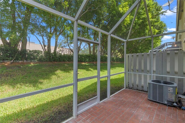 Building Photo - 1081 Sorrento Dr