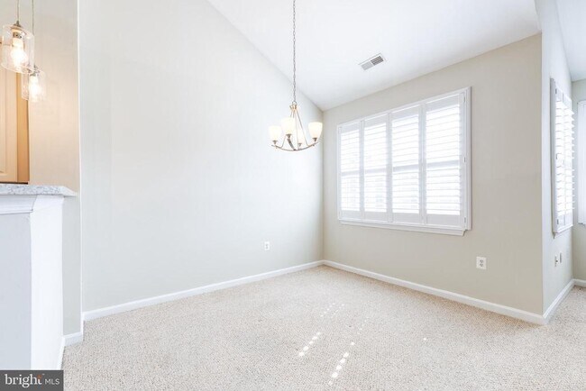 Building Photo - 400 Symphony Cir