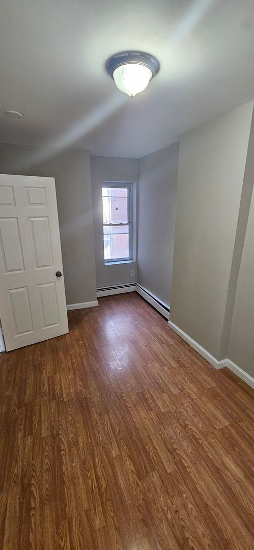 Building Photo - 4 Bed 1.5 Bath in Trenton