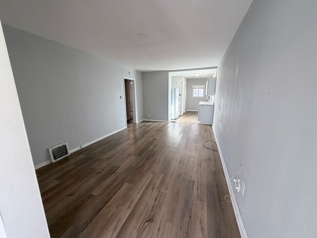 Building Photo - 3 Bedroom 1 Bathroom House For Rent