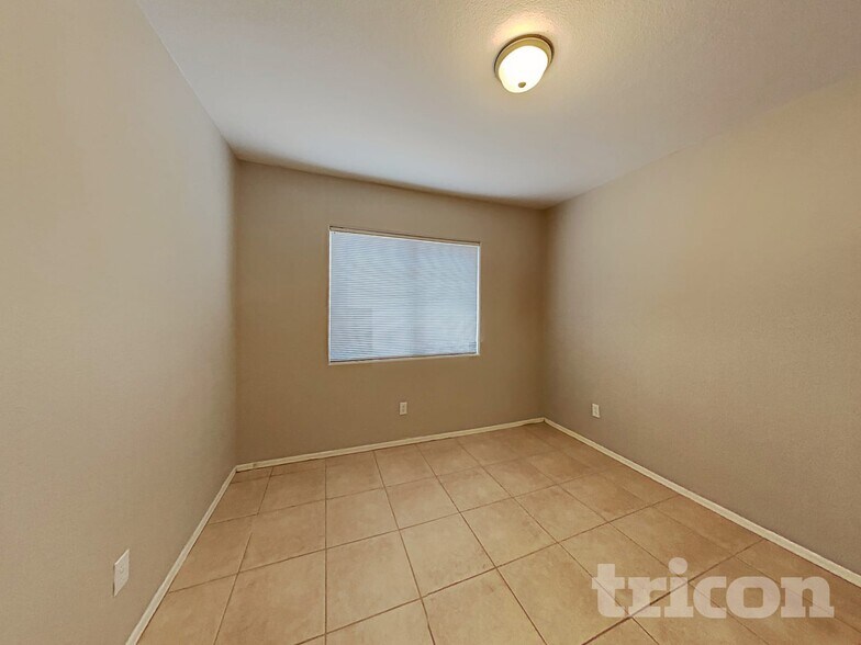 Building Photo - 3555 W Via Del Sol Dr