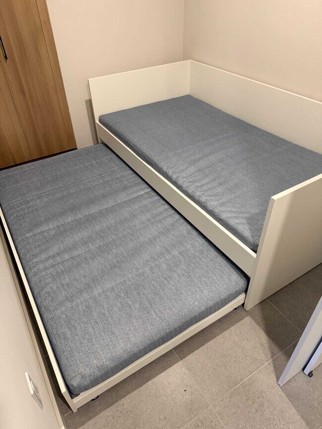 Building Photo - 121 NE 5th St