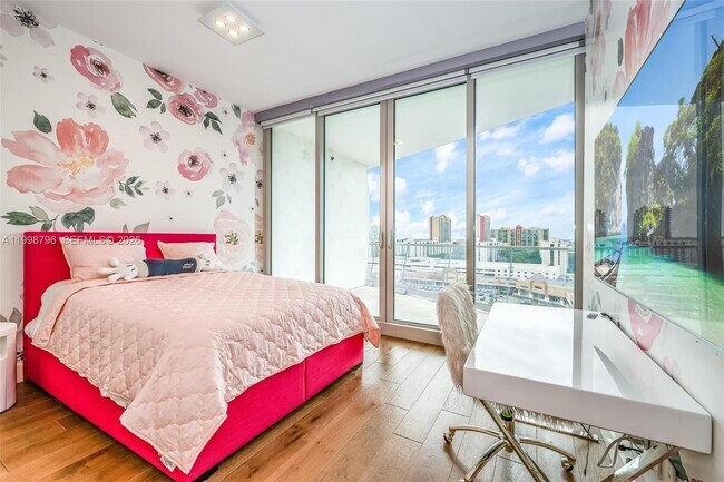 Building Photo - 16901 Collins Ave