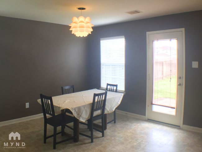 Building Photo - 2703 Skyview Glen Ct