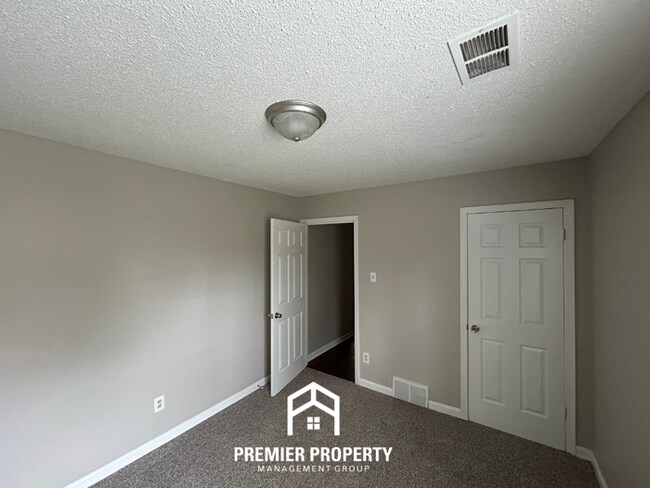 Building Photo - Charming 3BR/2BA Home in 38125 | Vaulted Ceilings, Built-ins & 2-Car Garage