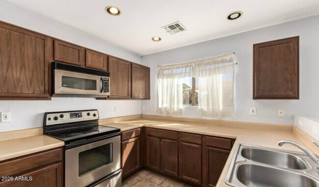 Building Photo - 17013 W Marconi Ave