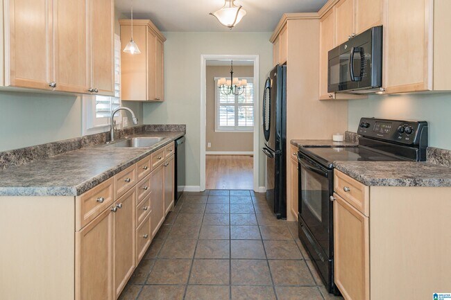 Building Photo - 615 Broadway St