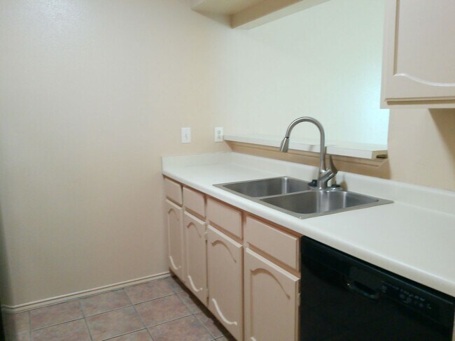 Building Photo - 6702 Everhart Rd