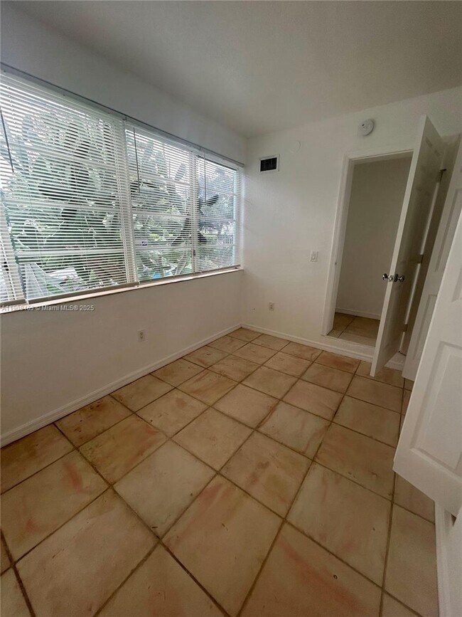 Building Photo - 1945 Calais Dr