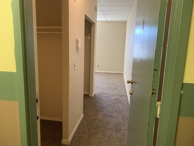 Building Photo - 33-37 W Main St (Courtside Building)