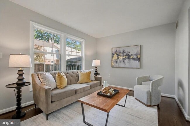 Building Photo - 1729 Dana St