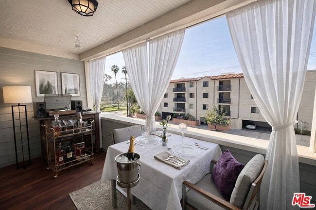 Building Photo - 1112 1/2 Echo Park Ave