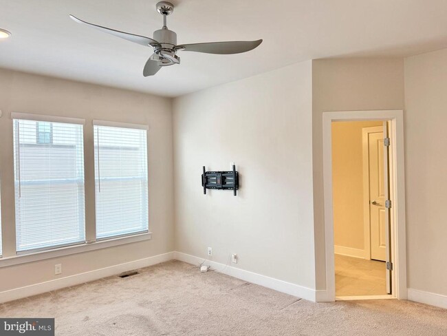 Building Photo - 1745 Riverbluff Ave