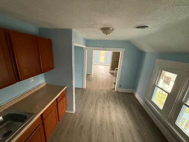 Building Photo - 425 Stanley St