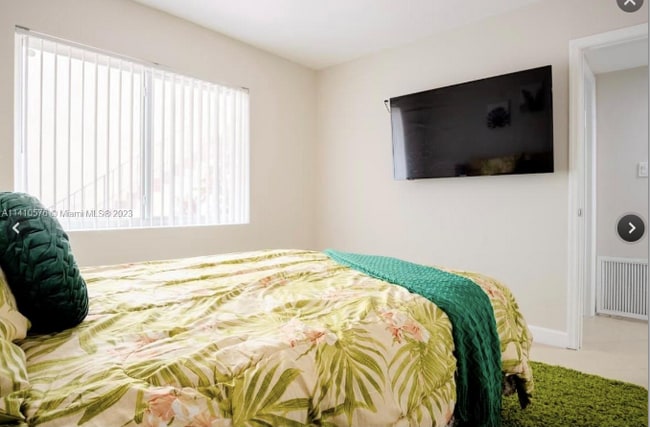 Building Photo - 716 NE 7th St