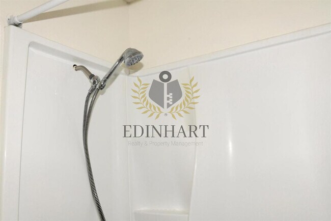 Building Photo - 2303 S Poppy Ave