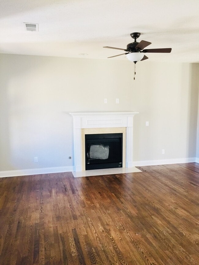 Building Photo - Beautiful family home in desirable Sugar Valley community
