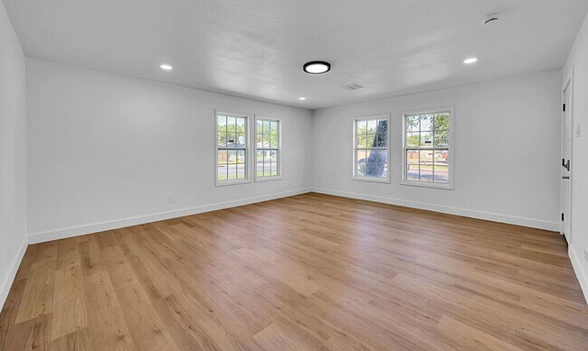 Building Photo - Newly Remodeled 2BD 1BA Home in Waco