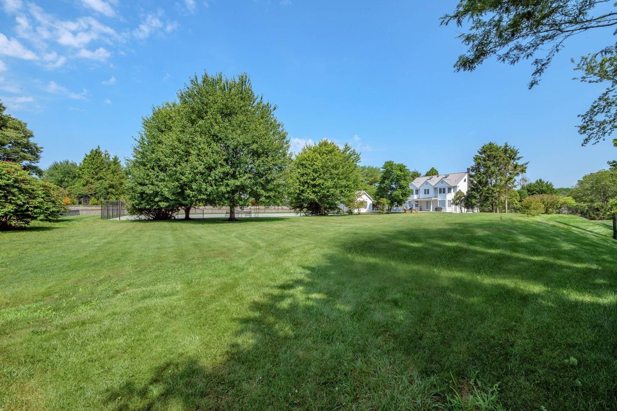 Building Photo - 131 Flying Point Rd