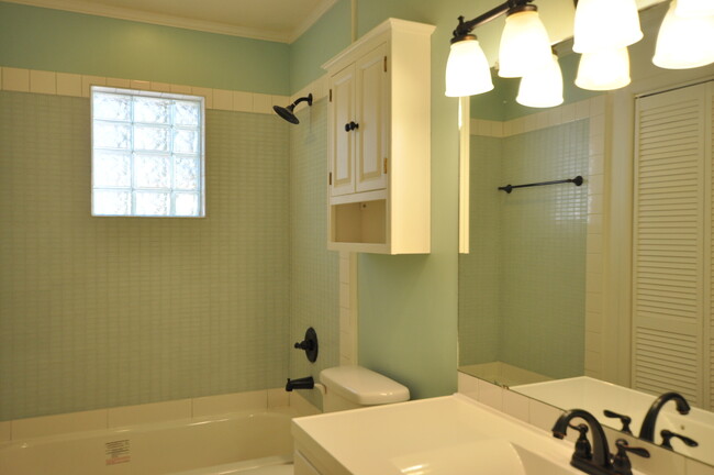 Building Photo - COMING SOON! 3 Bedroom 1.5 Bath Rental in ...