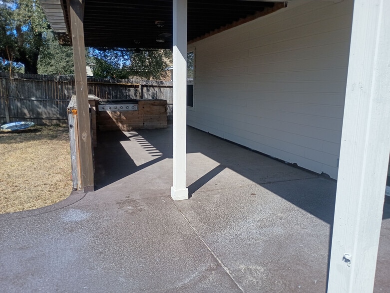 Building Photo - Room in House on Katherine Way