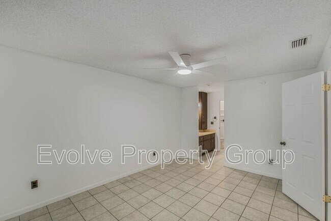 Building Photo - 724 Forest Glen Ct