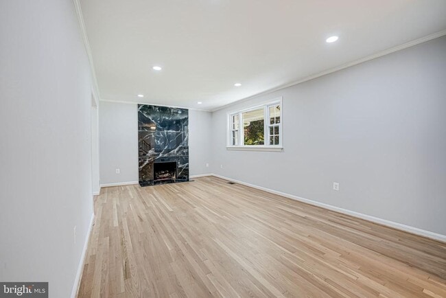 Building Photo - 6811 Brisbane St