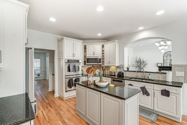 Building Photo - 1024 Patricians Ln