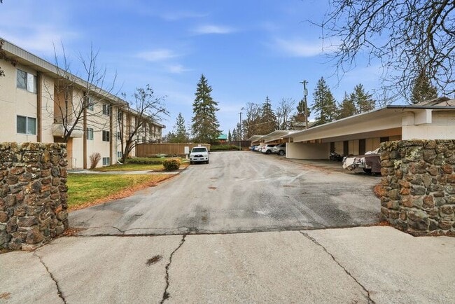 Building Photo - 3106 E 27th Ave