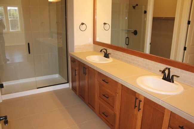 Building Photo - 15247 NW Rossetta St