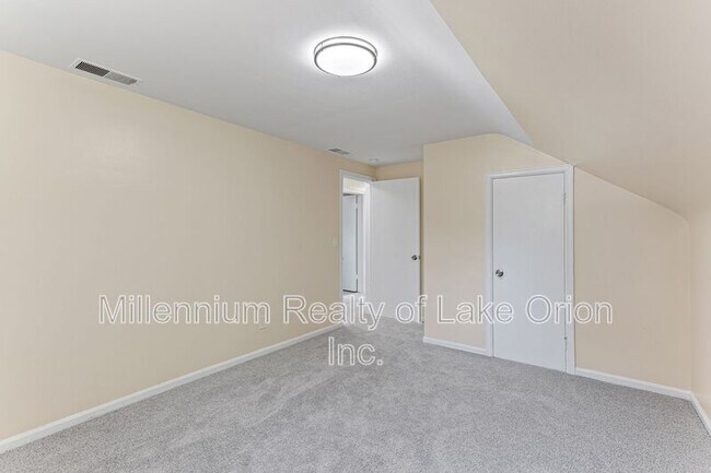 Building Photo - 24034 Meadowlark St