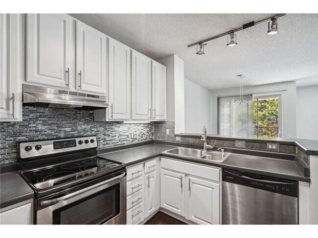 Building Photo - 675 N 1st St