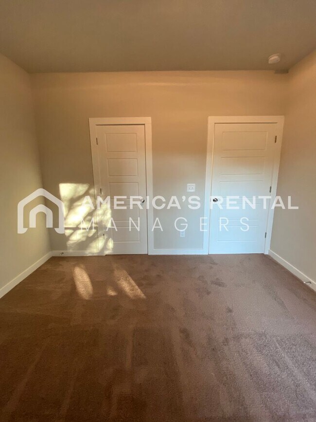 Building Photo - Home for Rent in Weaver AL. Available to V...