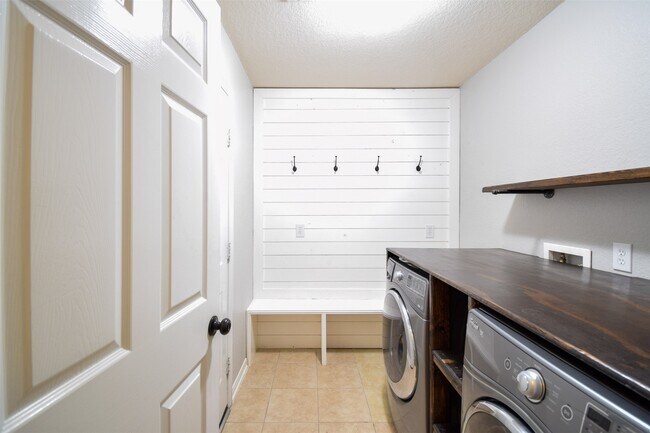 Building Photo - 31 Rolling Ridge Ct