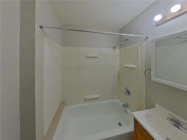 Building Photo - 2144 Sherwood Ave