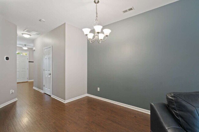 Building Photo - Experience Comfort and Style: Spacious 3-B...