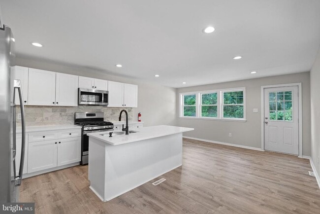 Building Photo - 205 Juniper Rd