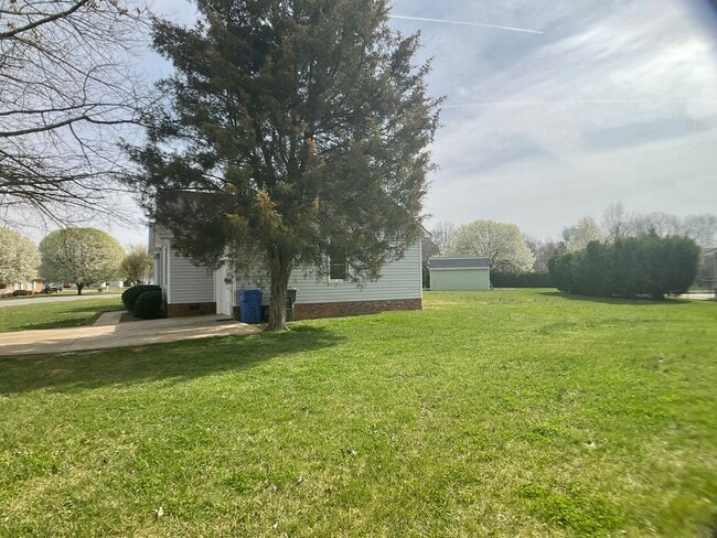 Building Photo - Gorgeous, Fully Renovated, 1 Level Living!