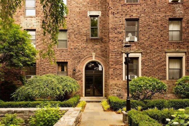Building Photo - 64 Sagamore Rd