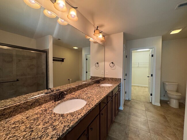 Building Photo - 3 Bedroom/2.5 Bath Brick Townhome in Cary NC