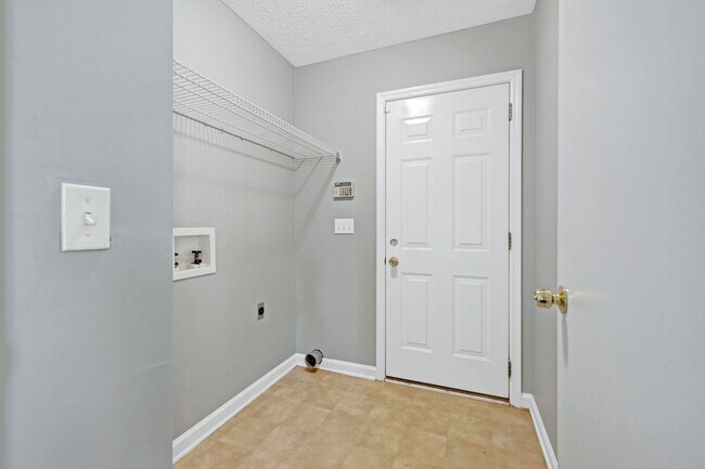 Building Photo - Move-In Ready 3B/2B Nashville Home!