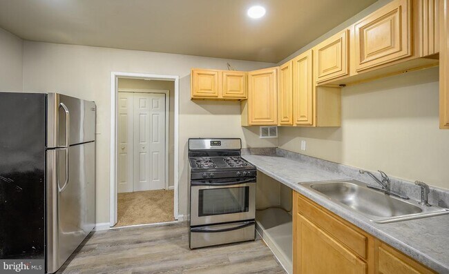 Building Photo - 7147 Donnell Pl