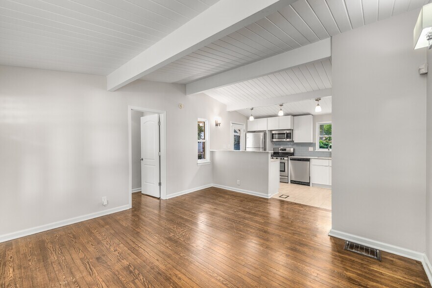 Building Photo - 1185 Oakfield Dr SE