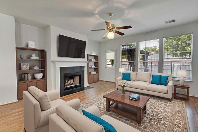 Building Photo - 1204 Thackeray Ln